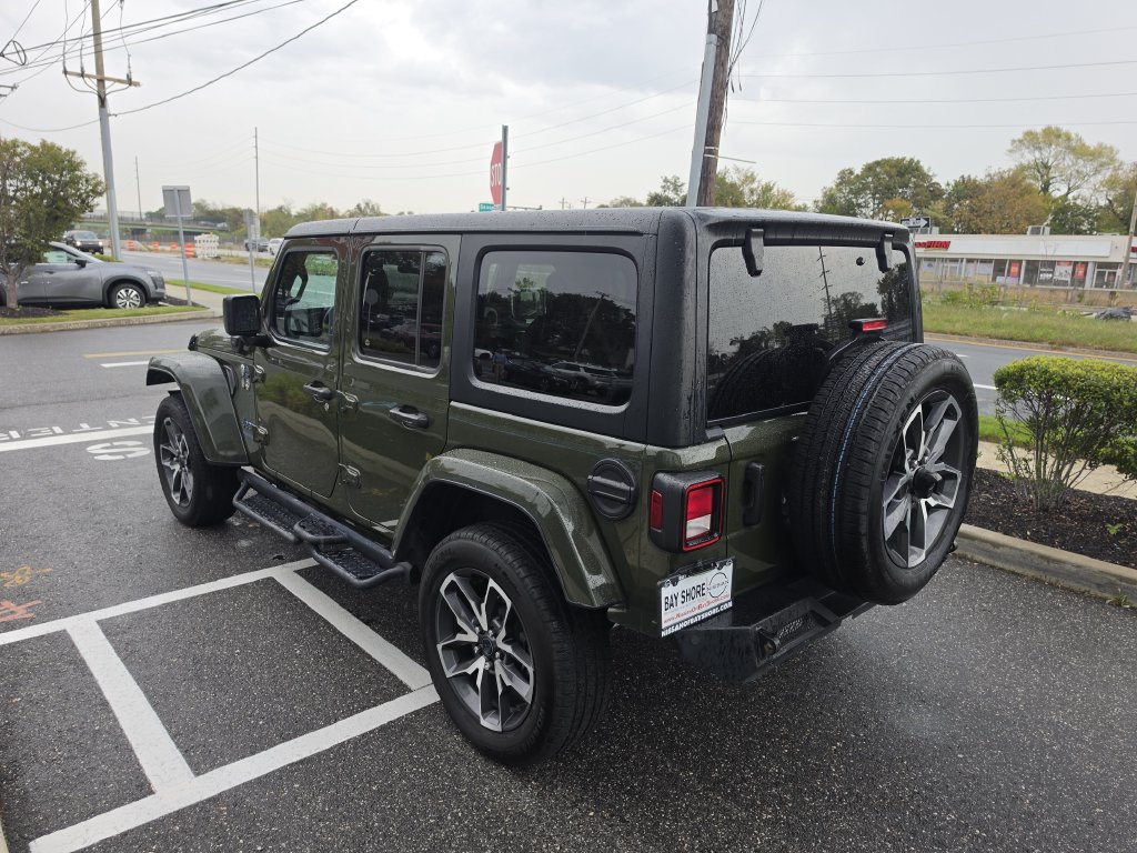Used 2024 Jeep Wrangler Unlimited w/ Convenience Group AWD/4WD image 7