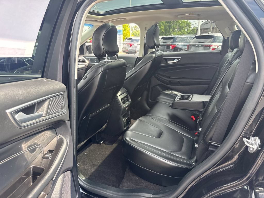 Used 2019 Ford Edge Titanium w/ Equipment Group 301A AWD/4WD image 17