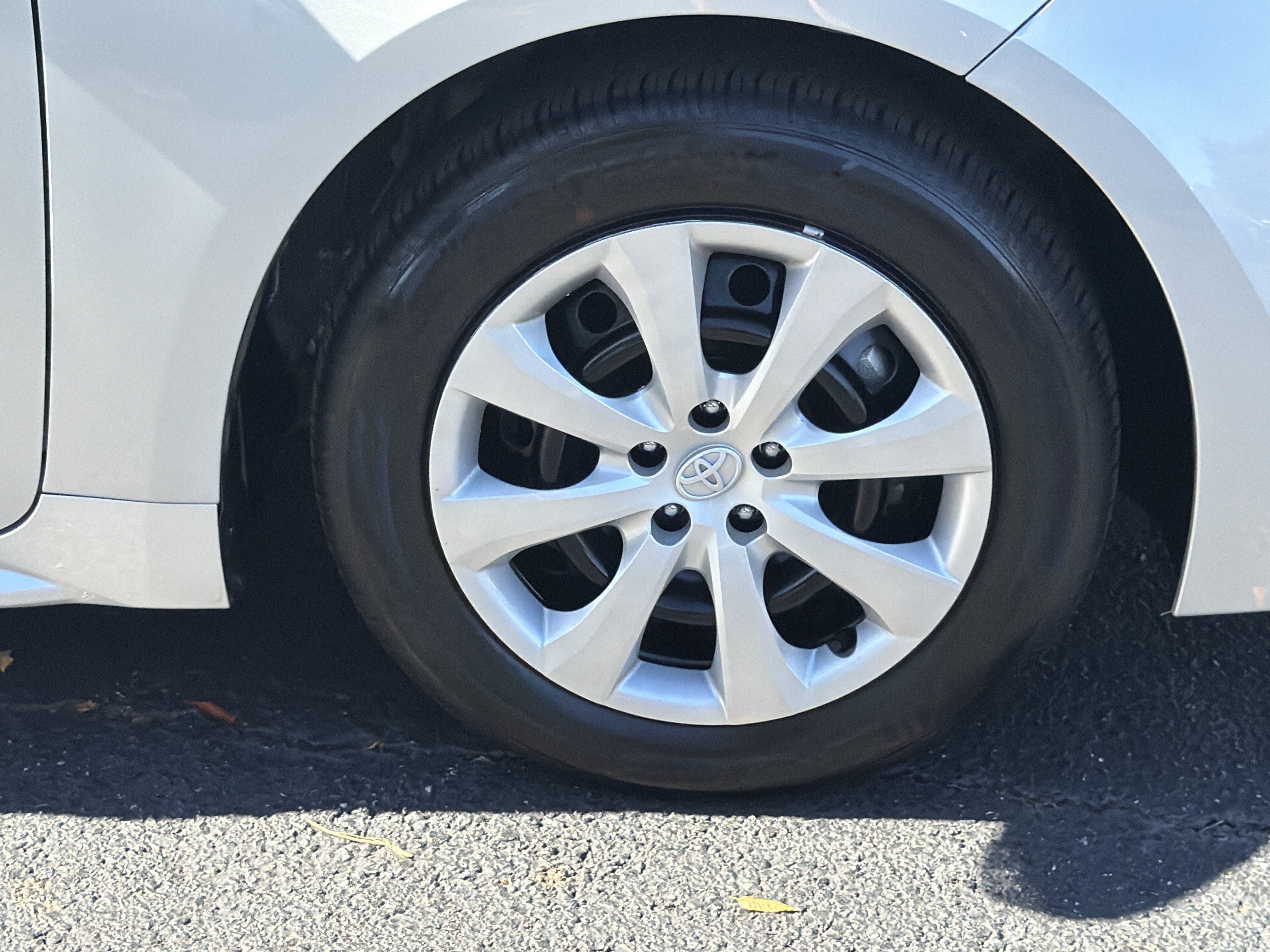Used 2024 Toyota Corolla LE FWD image 12