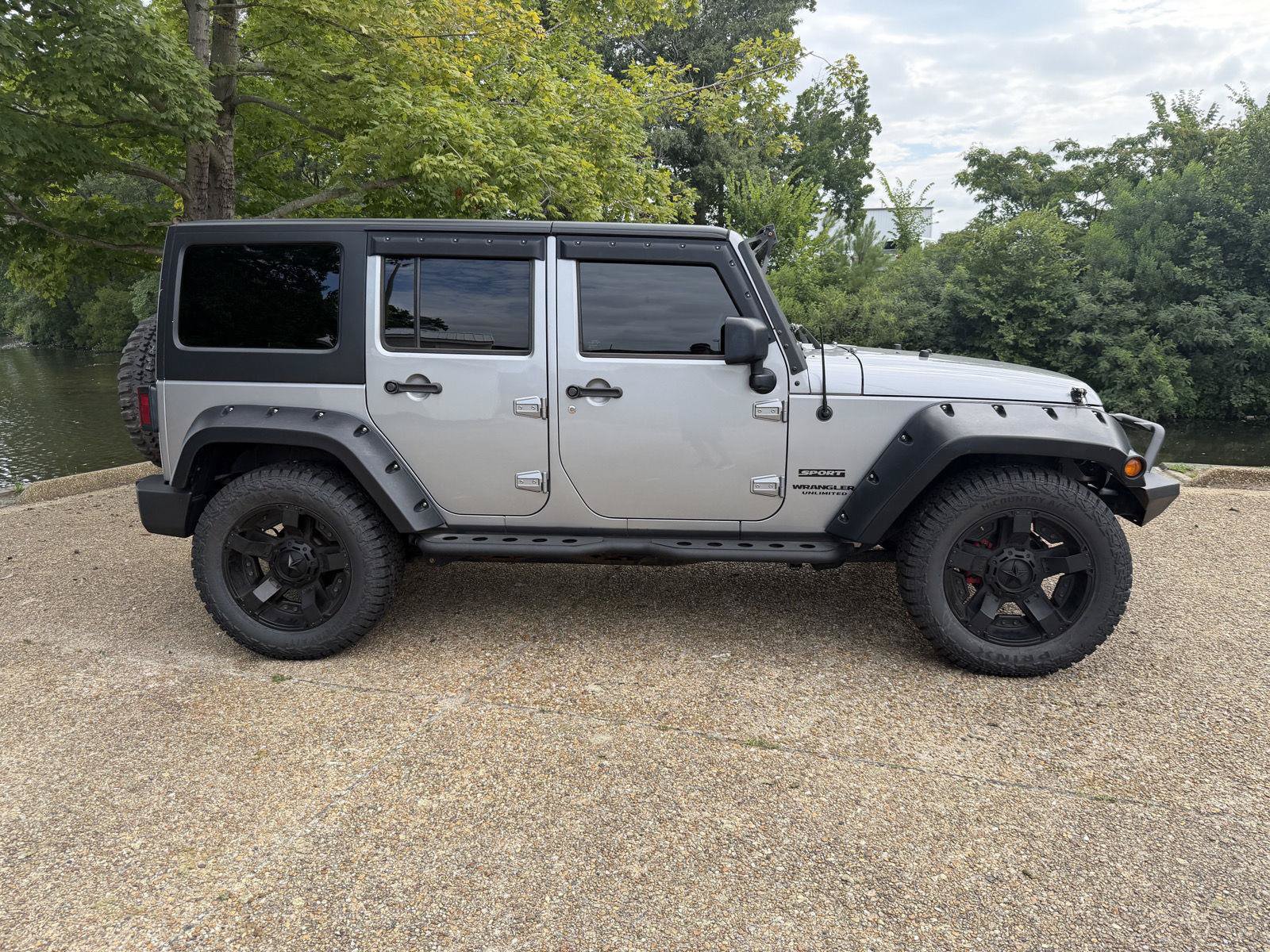 Used 2017 Jeep Wrangler Unlimited Sport w/ Quick Order Package 24S AWD/4WD image 2