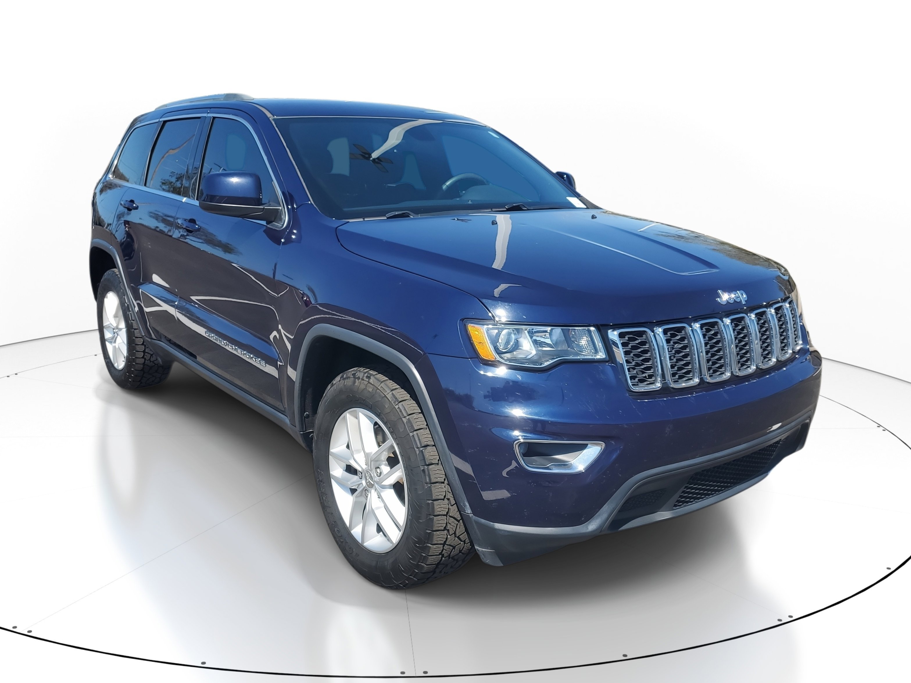 Used 2018 Jeep Grand Cherokee Laredo image 2