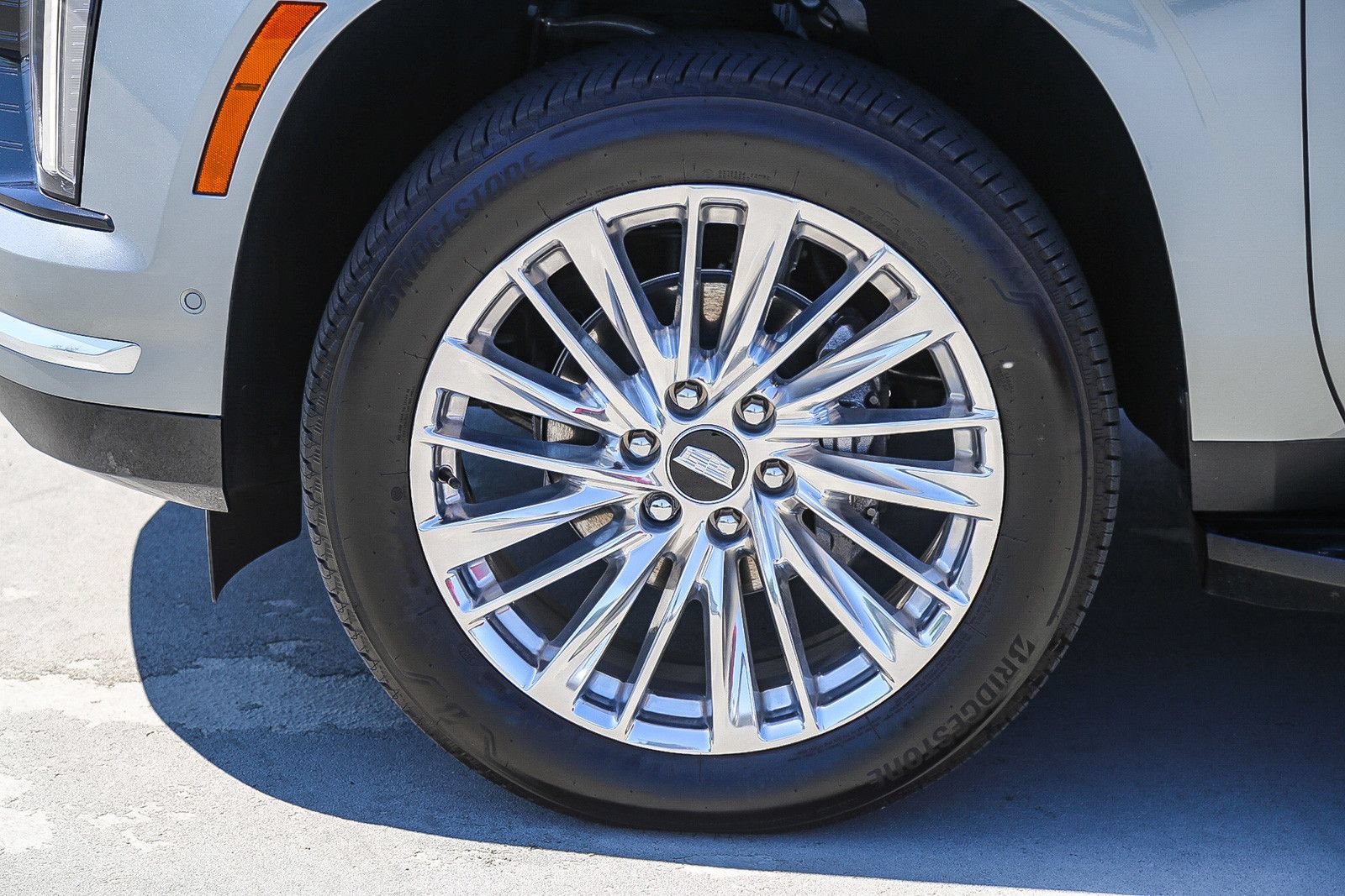 Used 2025 Cadillac Escalade ESV Premium Luxury w/ LPO, Floor Liner Package AWD/4WD image 9
