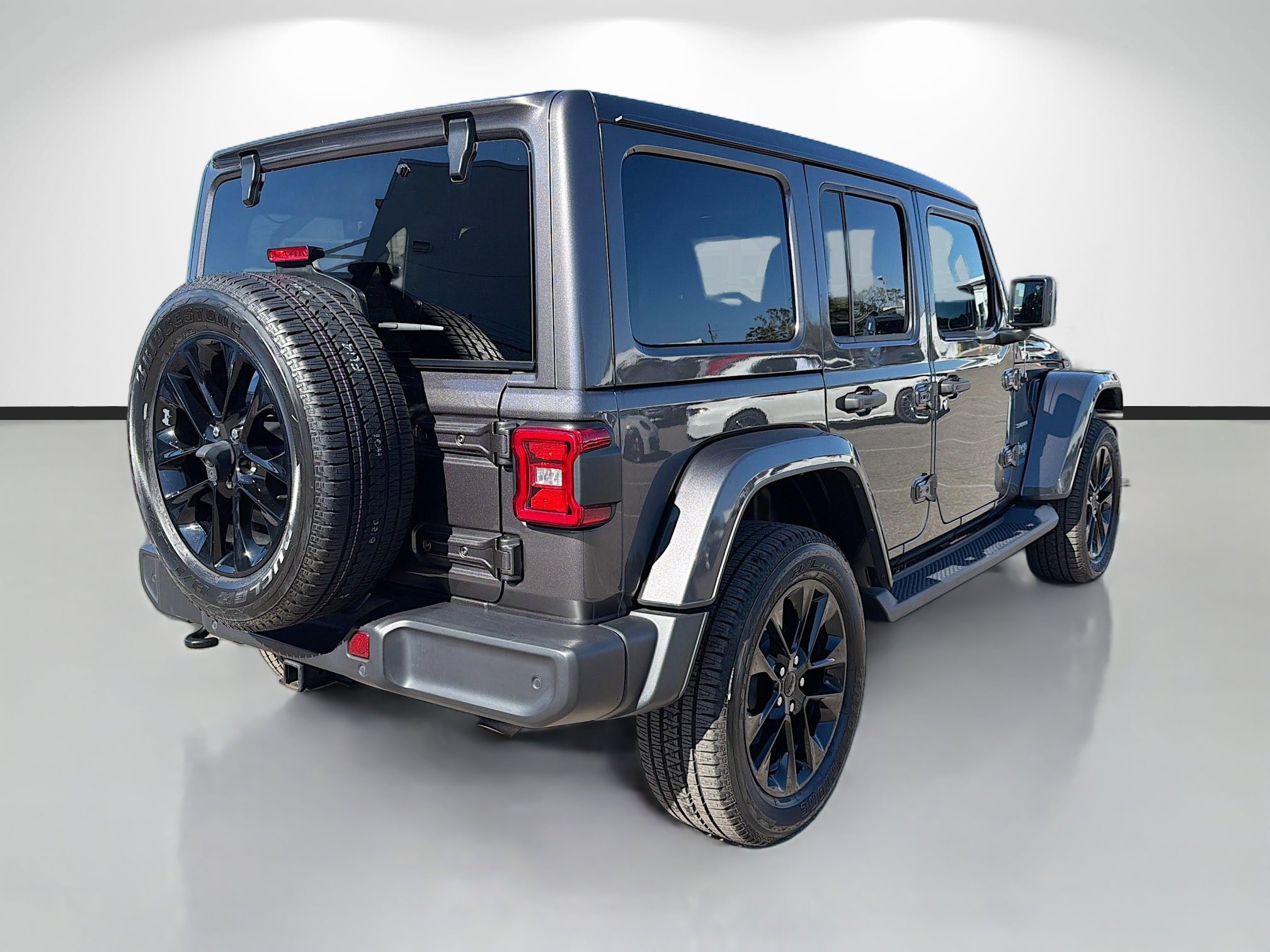 Used 2021 Jeep Wrangler Unlimited Sahara w/ Cold Weather Group image 5