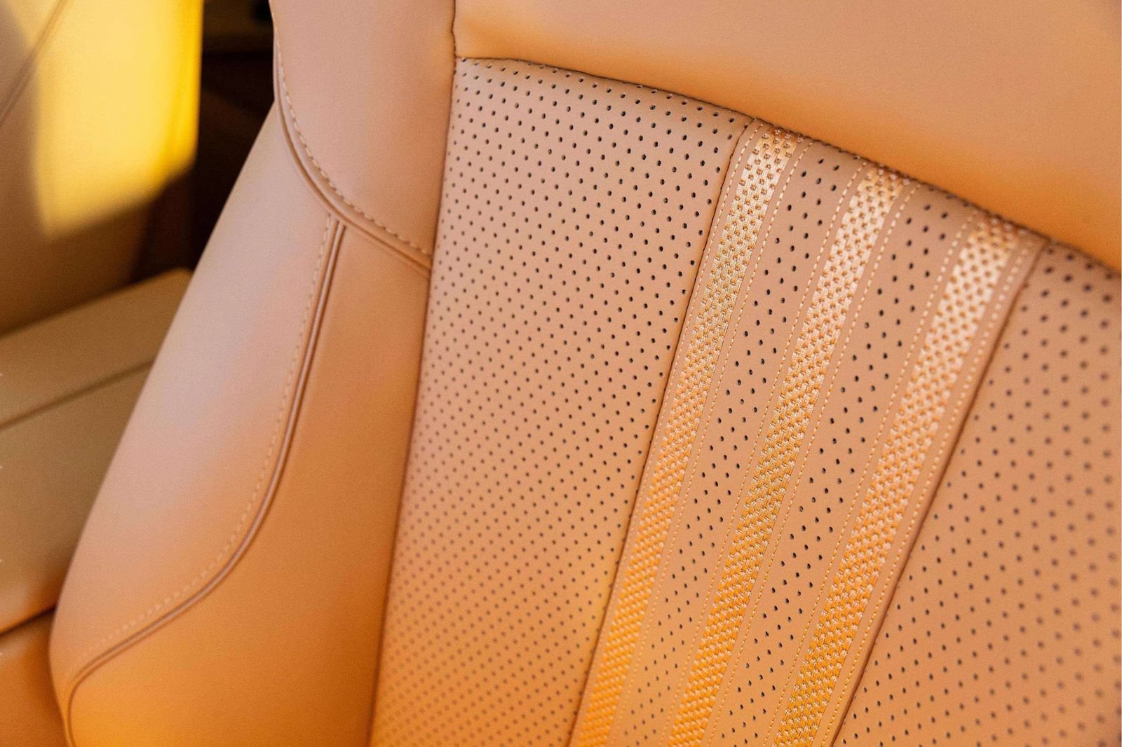 New 2026 Aston Martin DBX 707 AWD/4WD image 15