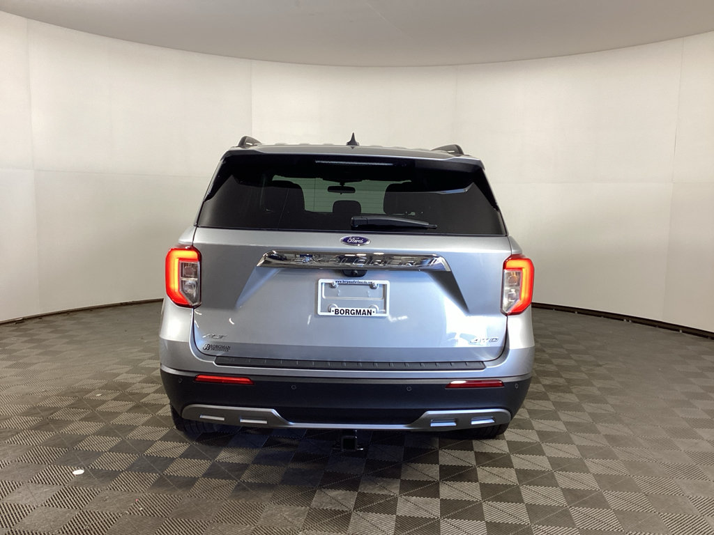 Used 2023 Ford Explorer XLT w/ Equipment Group 202A AWD/4WD image 3