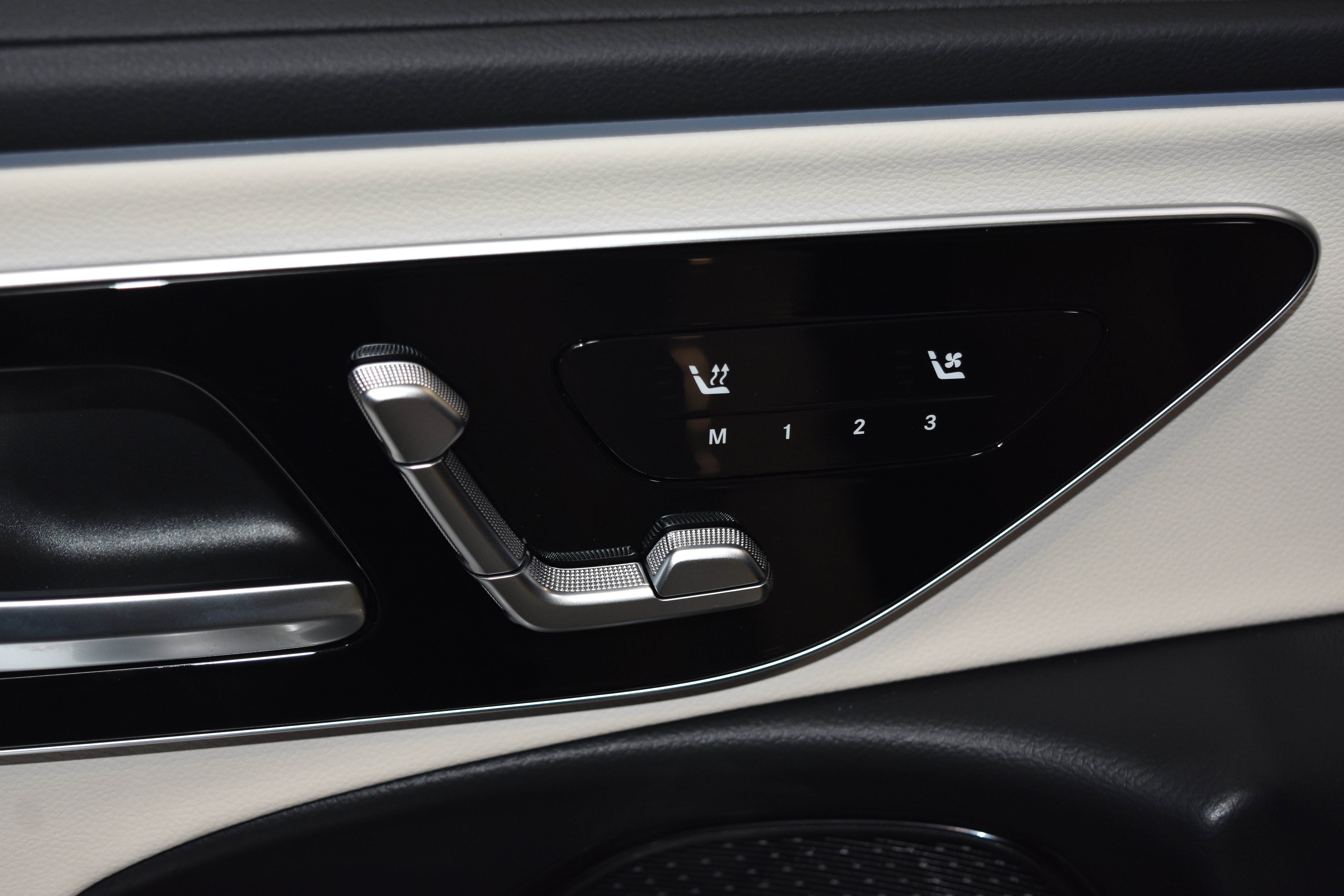 New 2026 Mercedes-Benz E 350 4MATIC Sedan image 4