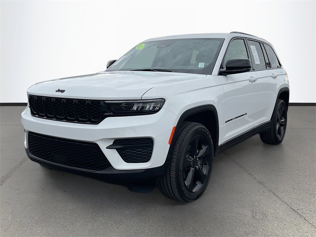 Certified 2025 Jeep Grand Cherokee Altitude image 3