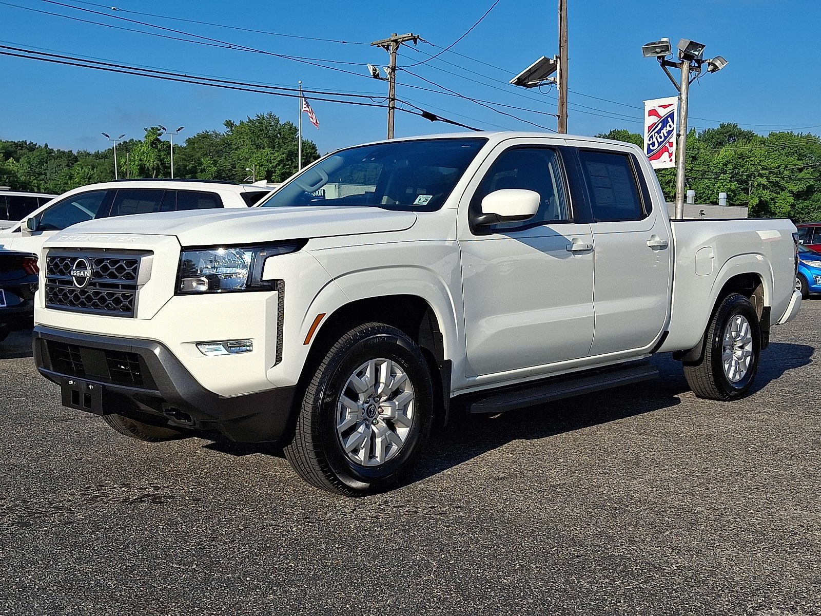 Used 2024 Nissan Frontier SV AWD/4WD image 3