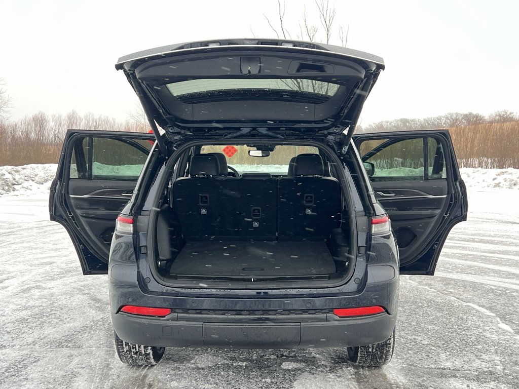 Used 2024 Jeep Grand Cherokee Limited w/ Black Appearance Package image 39