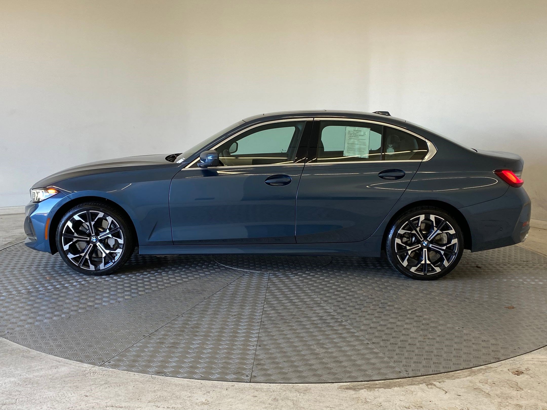 Used 2025 BMW 330i xDrive Sedan image 2