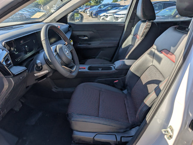 New 2026 Nissan Kicks SR w/ Cold Weather Package AWD/4WD image 12