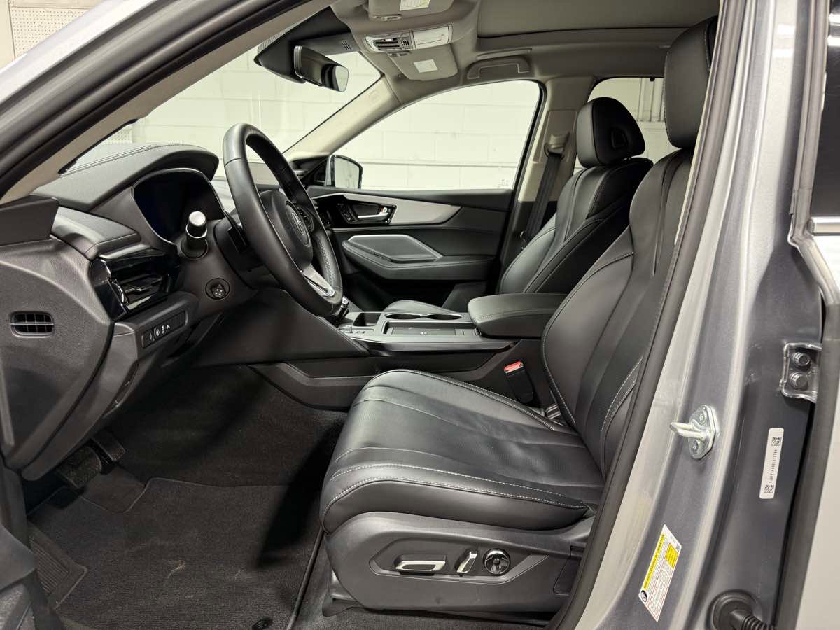 Used 2025 Acura MDX SH-AWD w/ Technology Package image 9