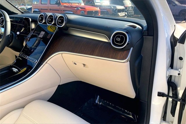 Used 2025 Mercedes-Benz GLC 350e 4MATIC image 15