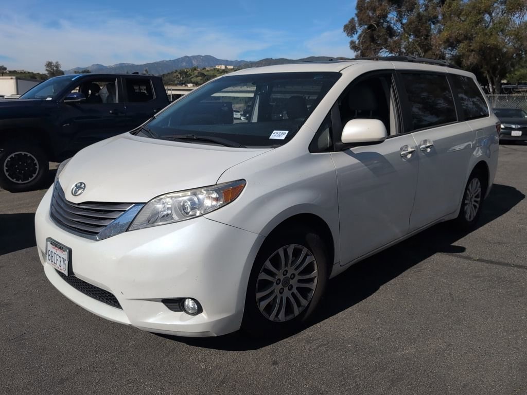 Used 2017 Toyota Sienna XLE video 1