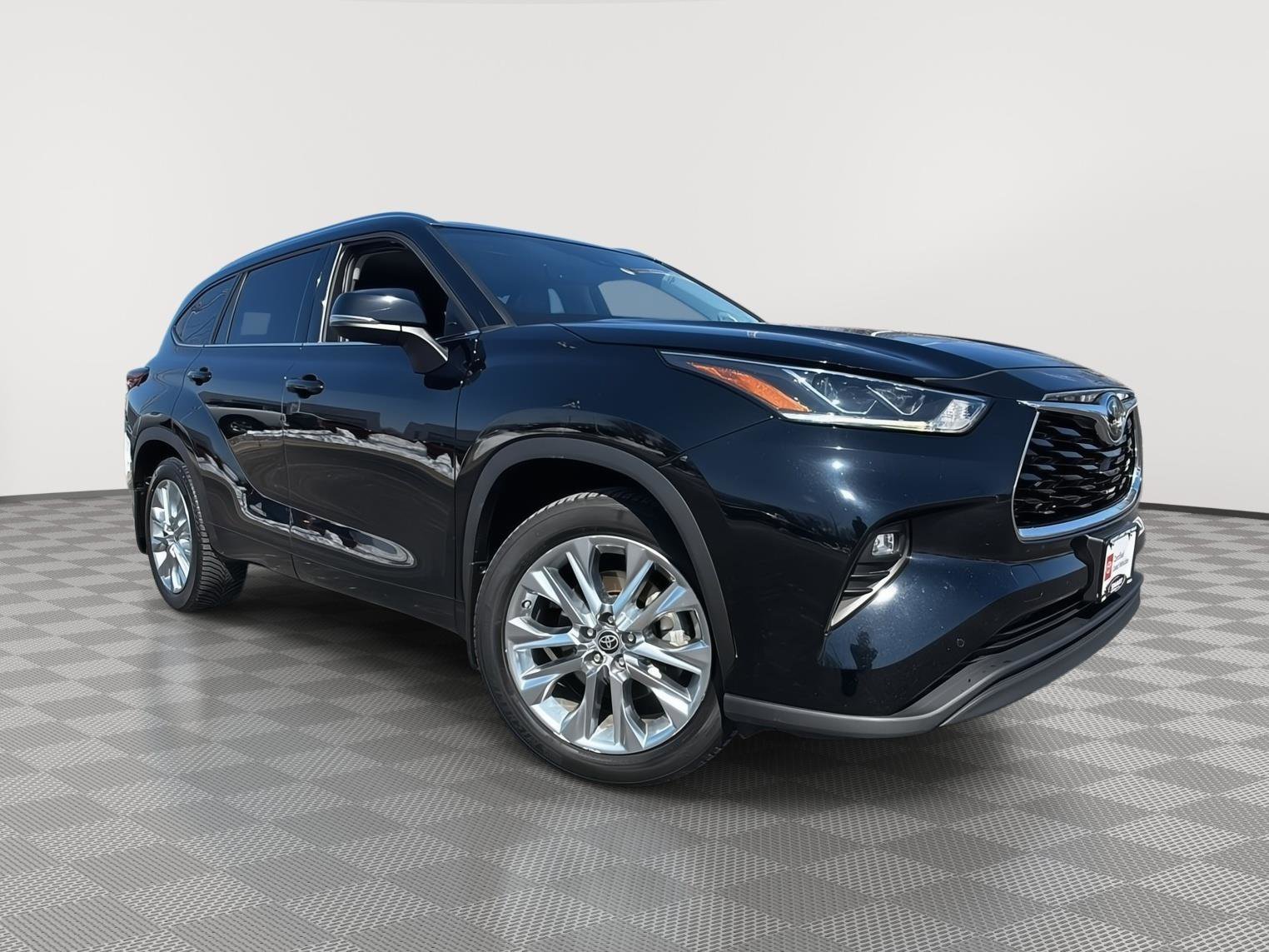 Used 2020 Toyota Highlander Limited image 1