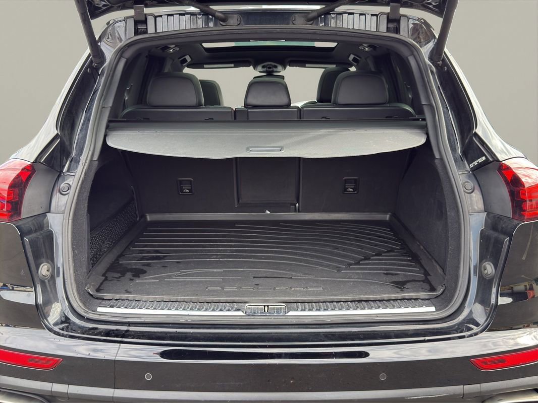 Used 2016 Porsche Cayenne image 21