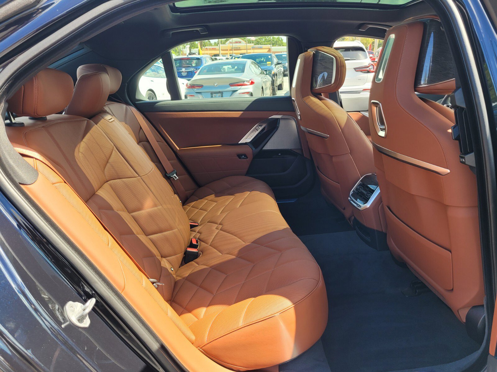 Used 2026 BMW 750e xDrive image 16