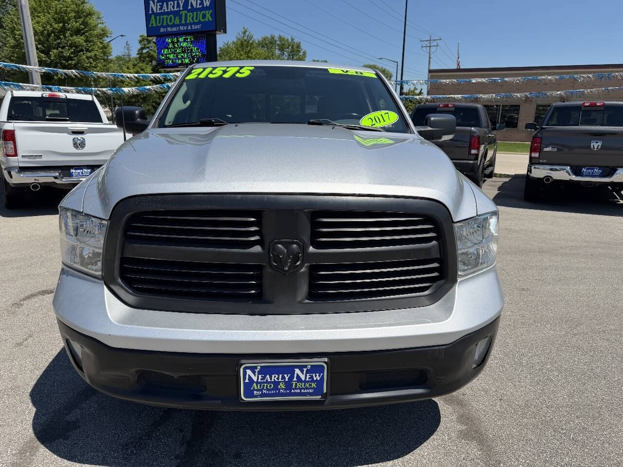 Used 2017 RAM 1500 Classic SLT w/ SLT Plus D←cor Group AWD/4WD image 2