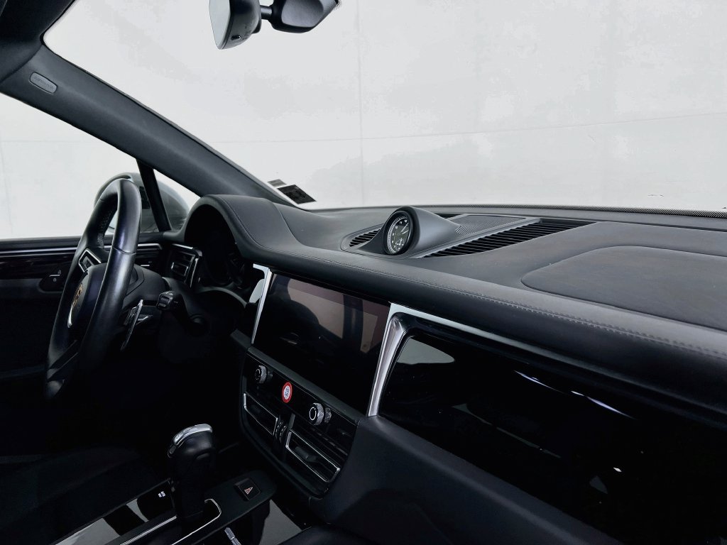 Certified 2024 Porsche Macan S AWD/4WD image 31