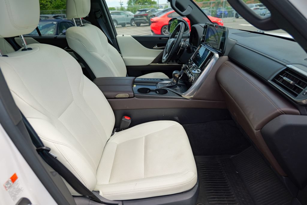 Used 2024 Lexus LX 600 4WD w/ Appearance Package image 39