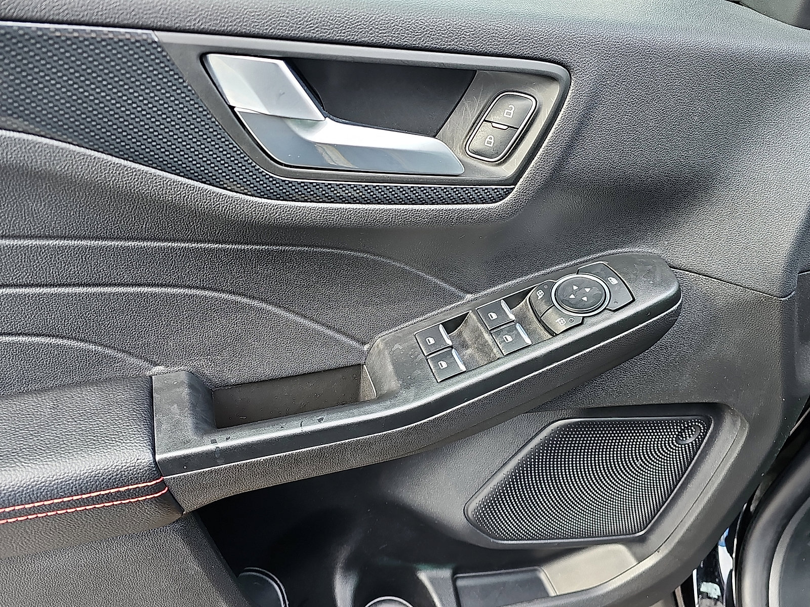 Used 2025 Ford Escape ST-Line image 13