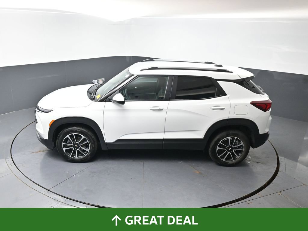 Used 2025 Chevrolet TrailBlazer LT AWD/4WD image 47