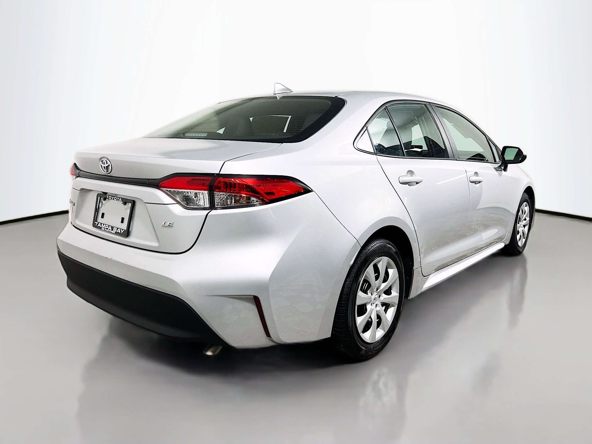 Used 2025 Toyota Corolla LE FWD image 4