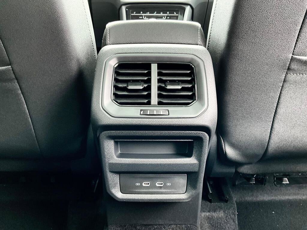 New 2026 Volkswagen Taos SEL image 15