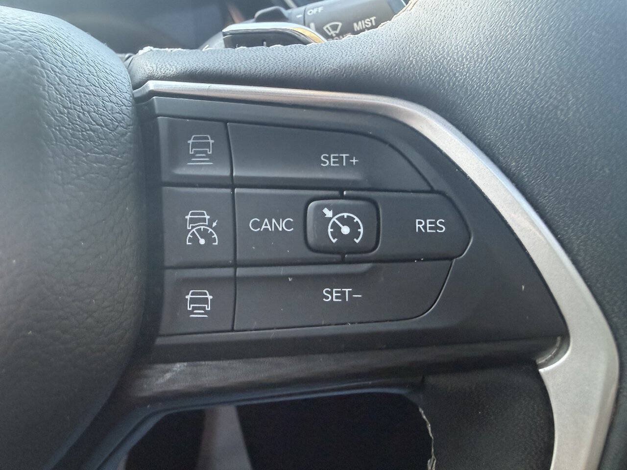 Used 2023 Jeep Grand Cherokee L Laredo AWD/4WD image 23