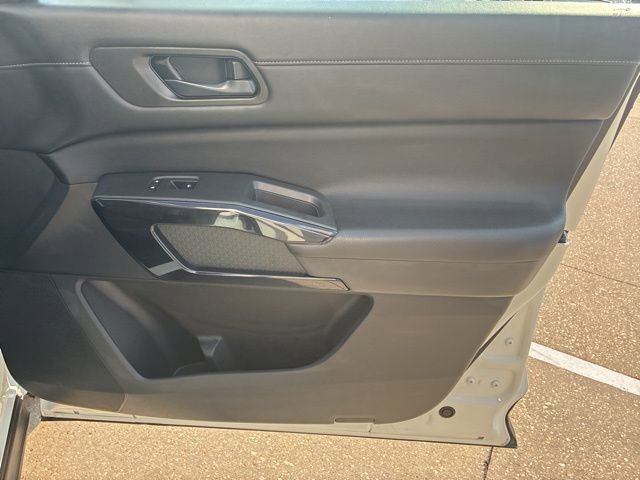Used 2024 Nissan Pathfinder SV image 13