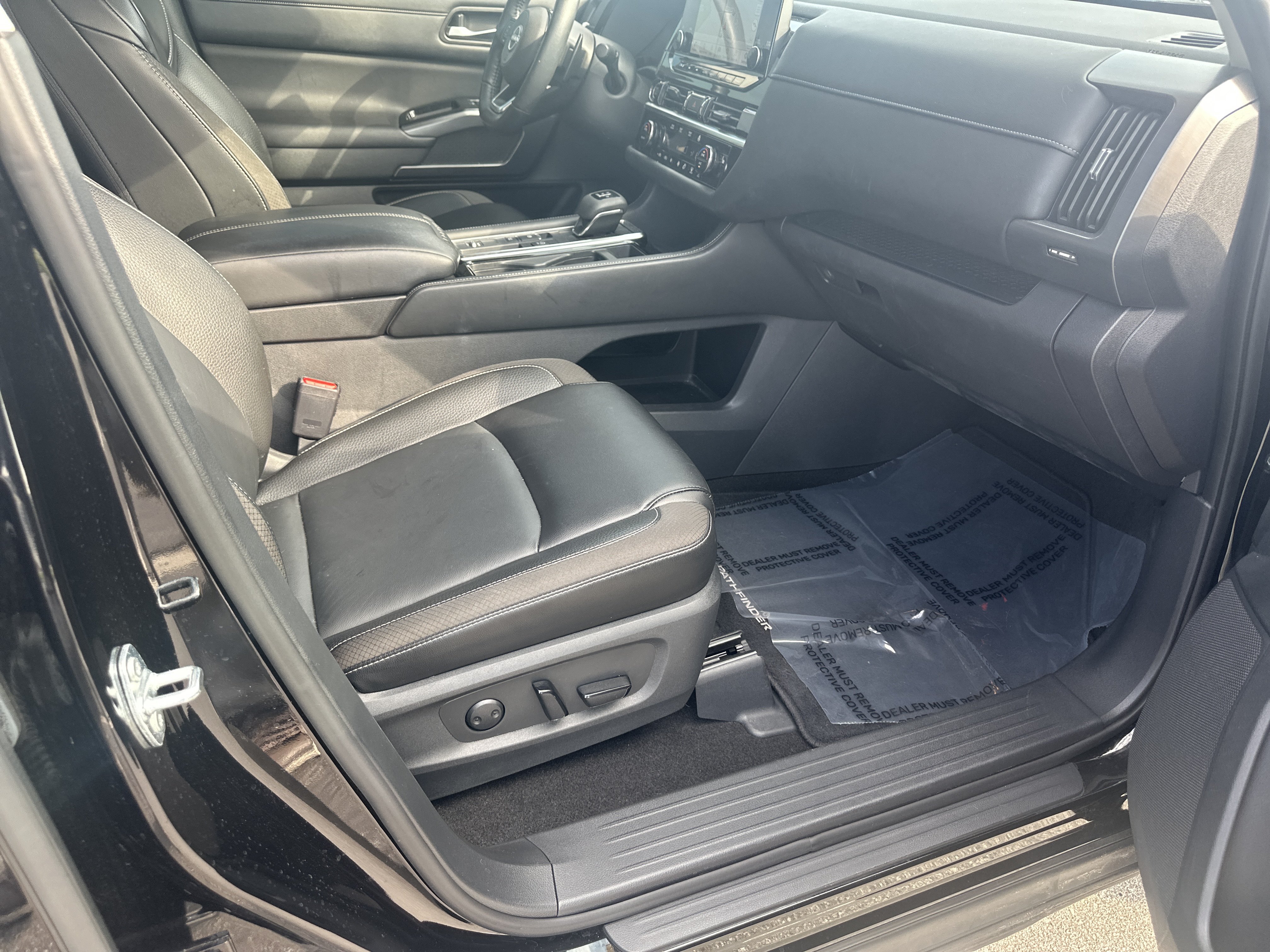 Certified 2024 Nissan Pathfinder SL w/ Black Appearance Package FWD image 23