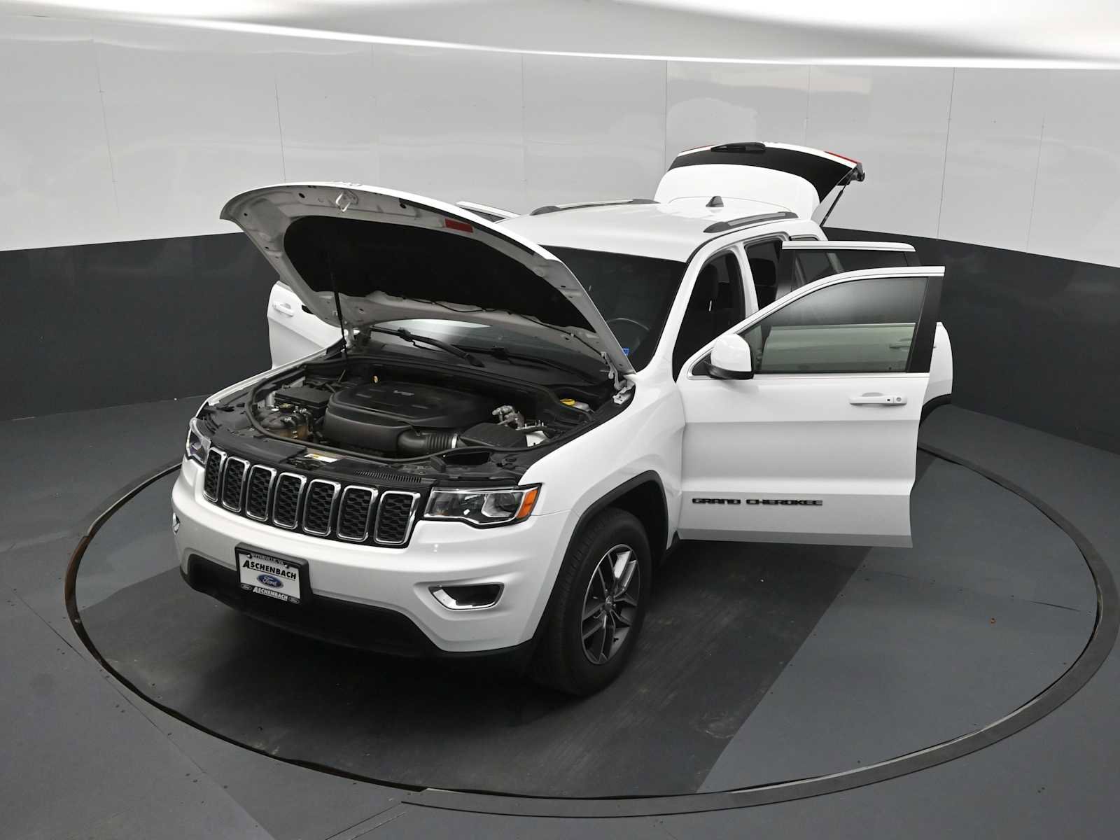 Used 2018 Jeep Grand Cherokee Laredo AWD/4WD image 53