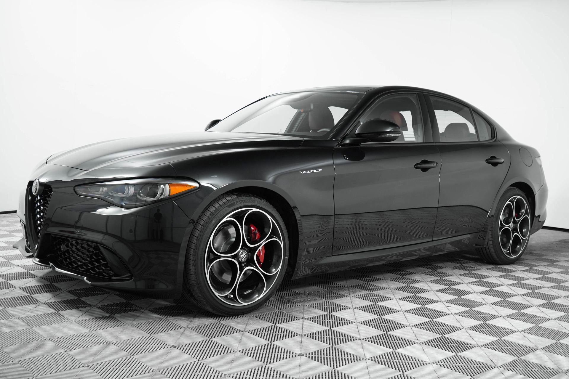 New 2025 Alfa Romeo Giulia w/ Veloce Package Rwd image 4