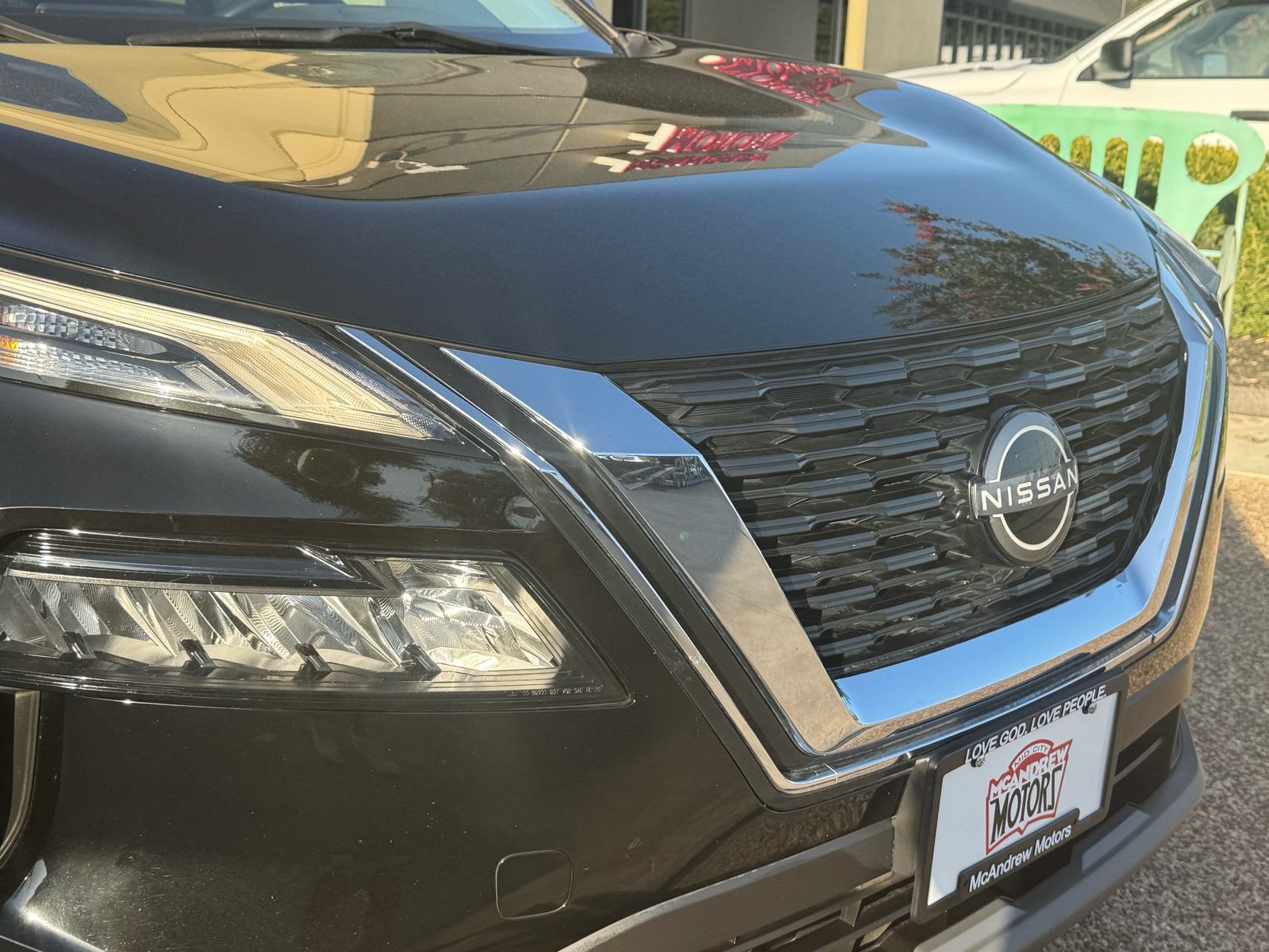 Used 2023 Nissan Rogue S FWD image 2