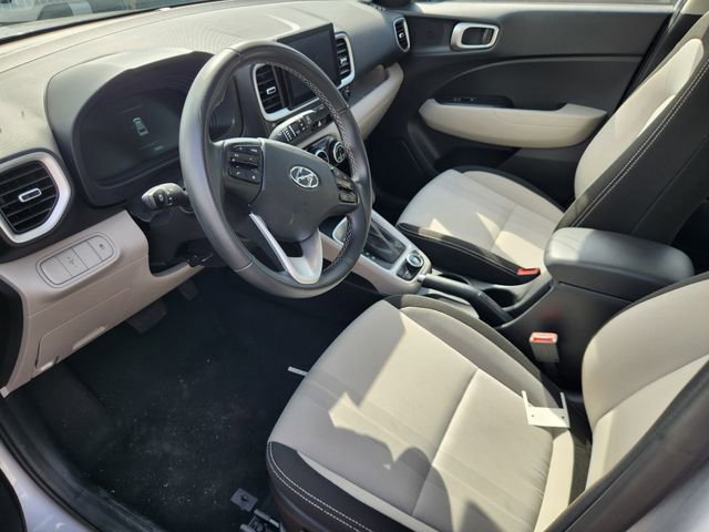 Used 2025 Hyundai Venue SEL image 9