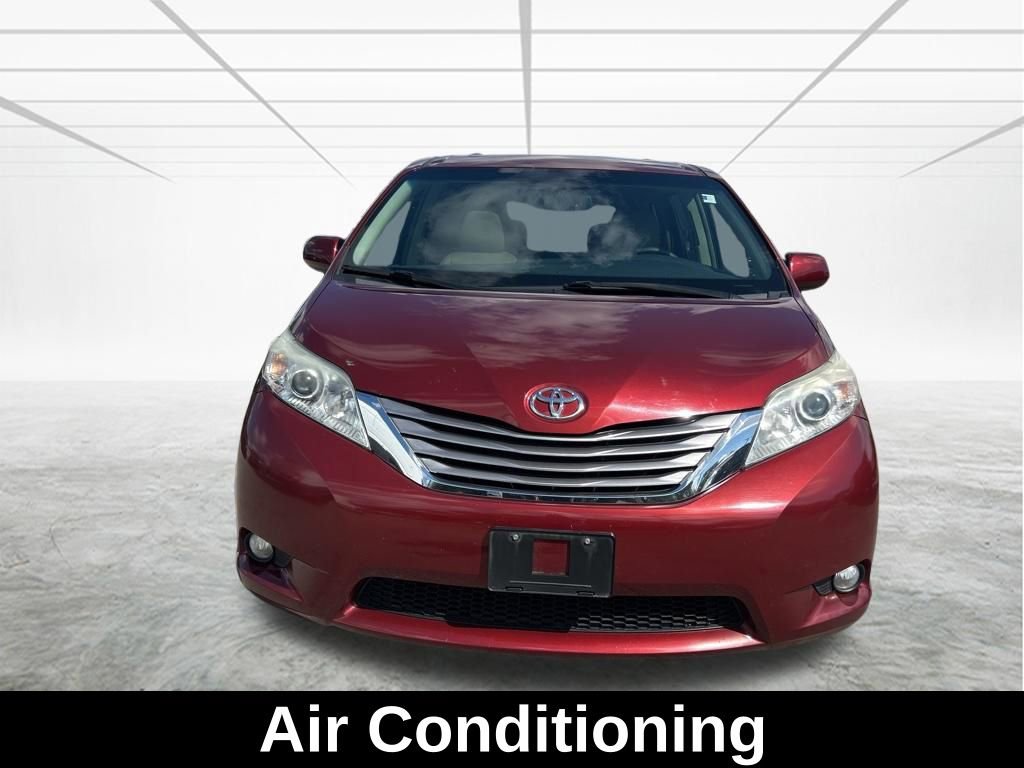 Used 2017 Toyota Sienna XLE w/ XLE Navigation Package image 9