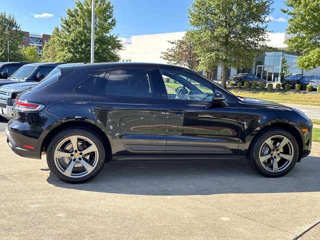 Used 2025 Porsche Macan AWD/4WD image 2