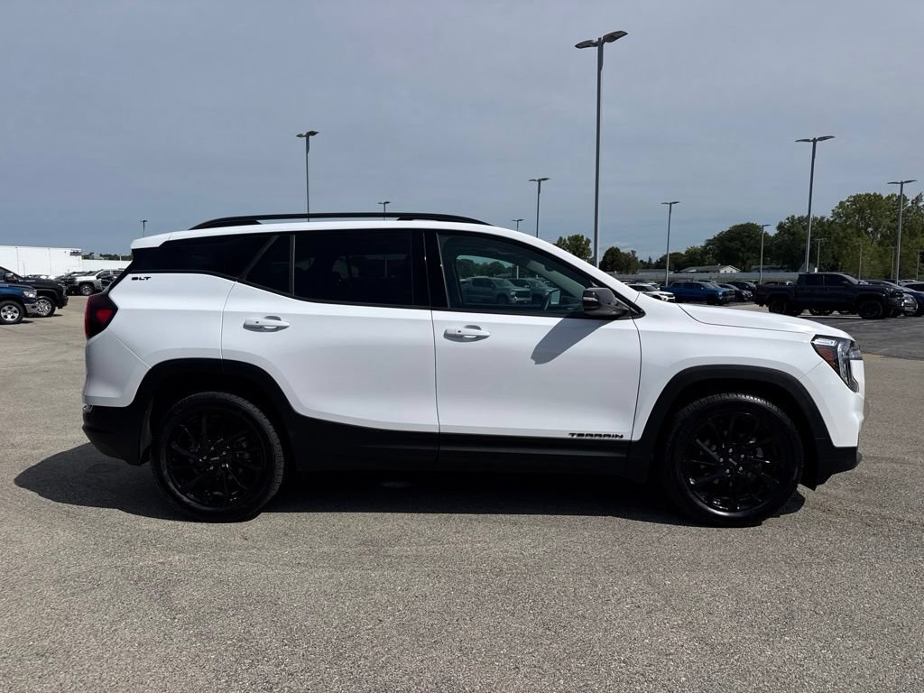 Certified 2024 GMC Terrain SLT w/ Elevation Edition AWD/4WD image 32