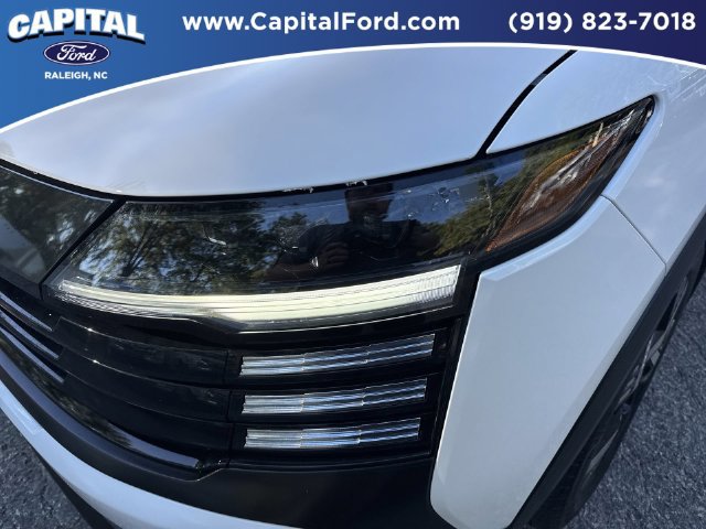 Used 2025 Nissan Kicks SV FWD image 11