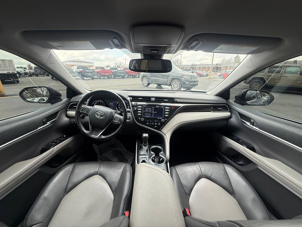 Used 2020 Toyota Camry XLE FWD image 16