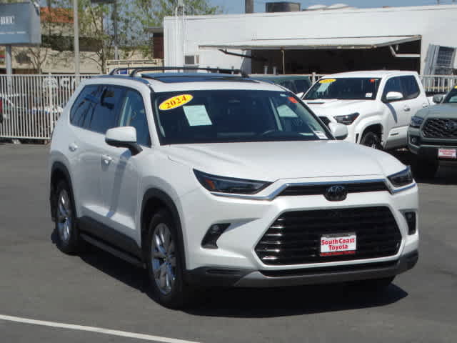 Used 2024 Toyota Grand Highlander Limited image 2