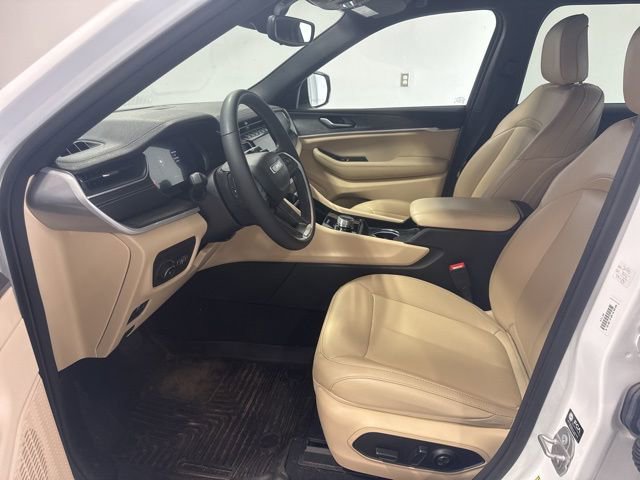 Used 2024 Jeep Grand Cherokee Limited image 12