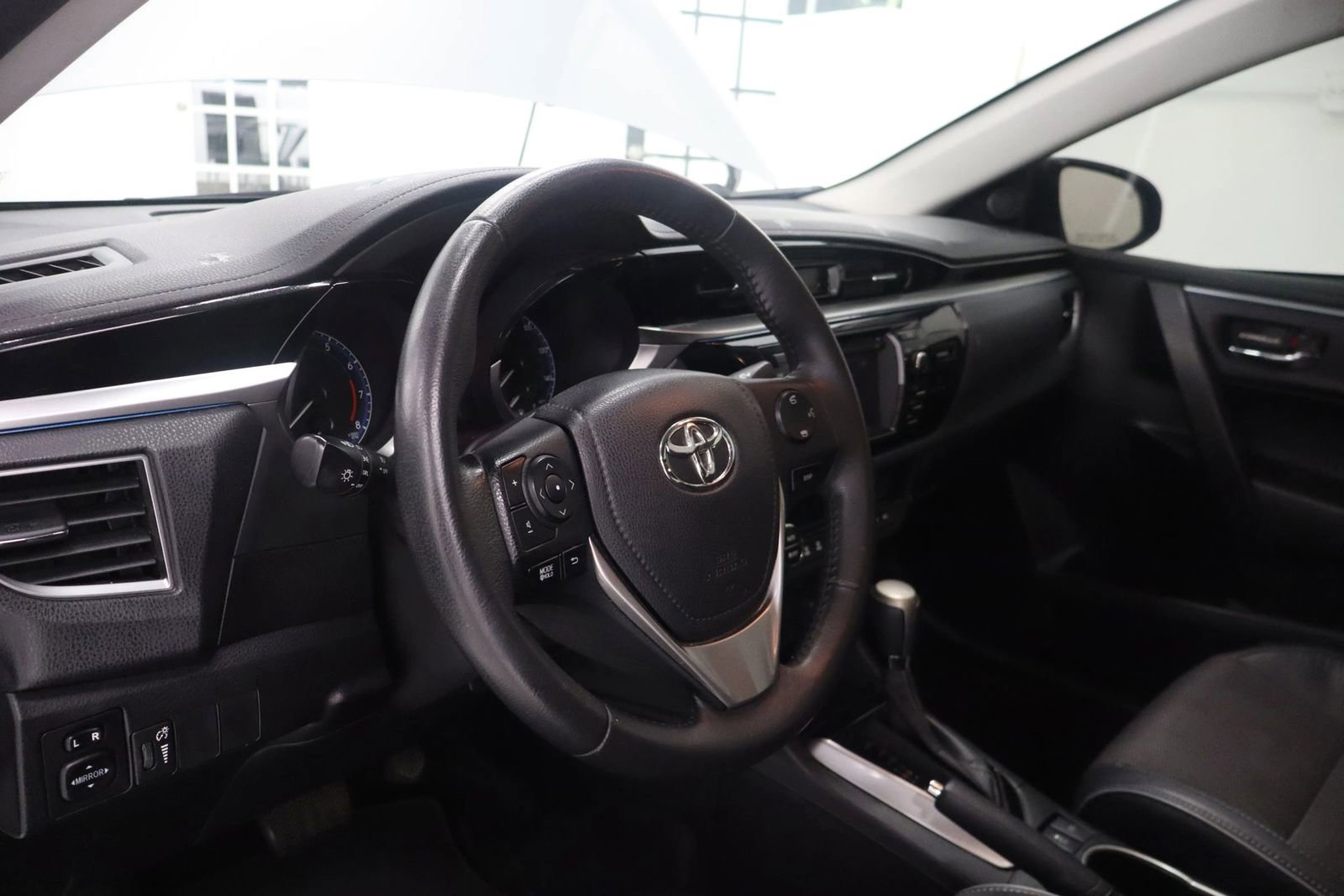 Used 2014 Toyota Corolla S image 28
