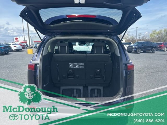 Used 2023 Kia Carnival LX image 8