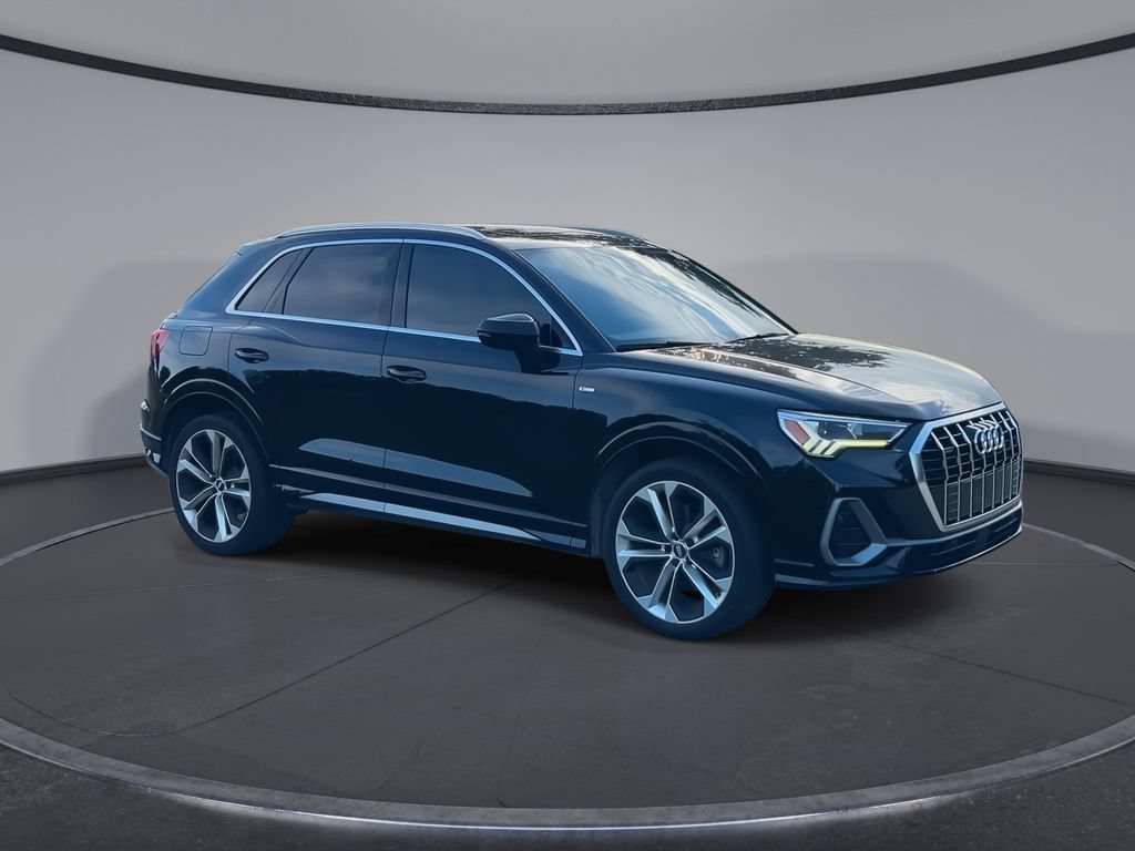 Used 2020 Audi Q3 2.0T Premium Plus w/ Premium Plus Package AWD/4WD image 2