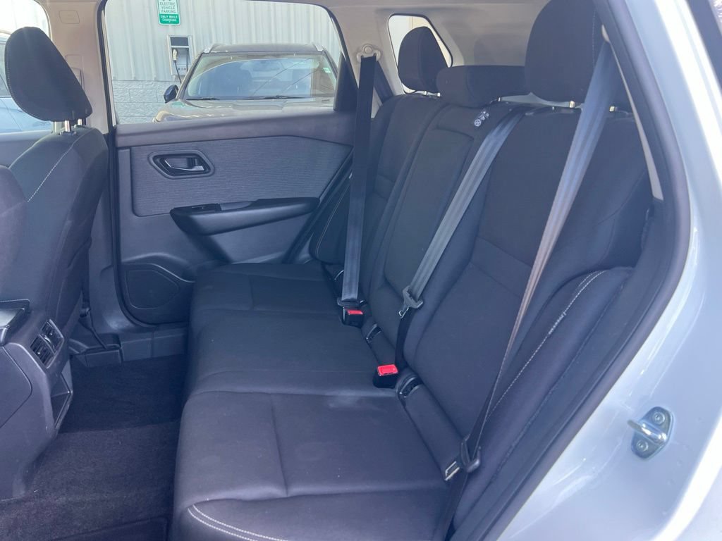 Used 2023 Nissan Rogue S AWD/4WD image 8