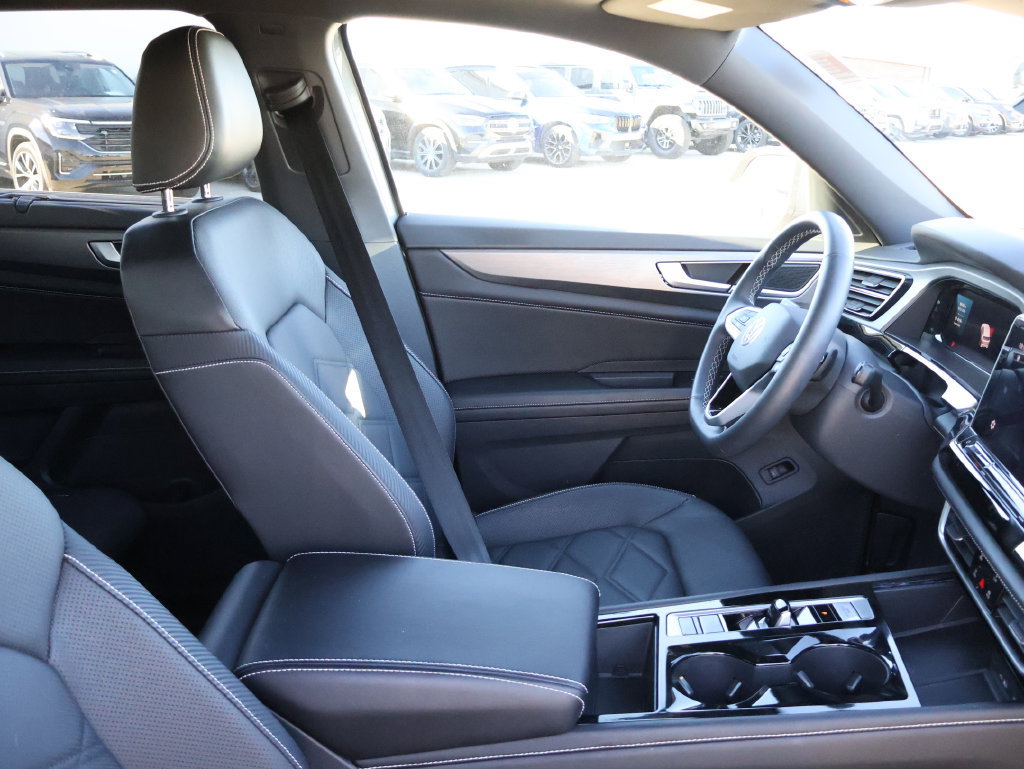 Certified 2024 Volkswagen Atlas Cross Sport SE w/ Panoramic Sunroof Package AWD/4WD image 12