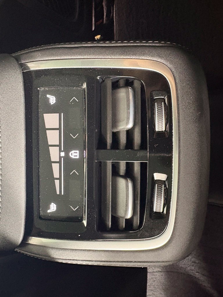 Used 2026 Volvo XC90 B6 Plus AWD/4WD image 39