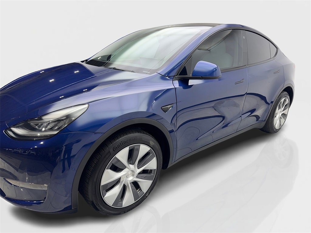 Used 2022 Tesla Model Y Long Range image 11