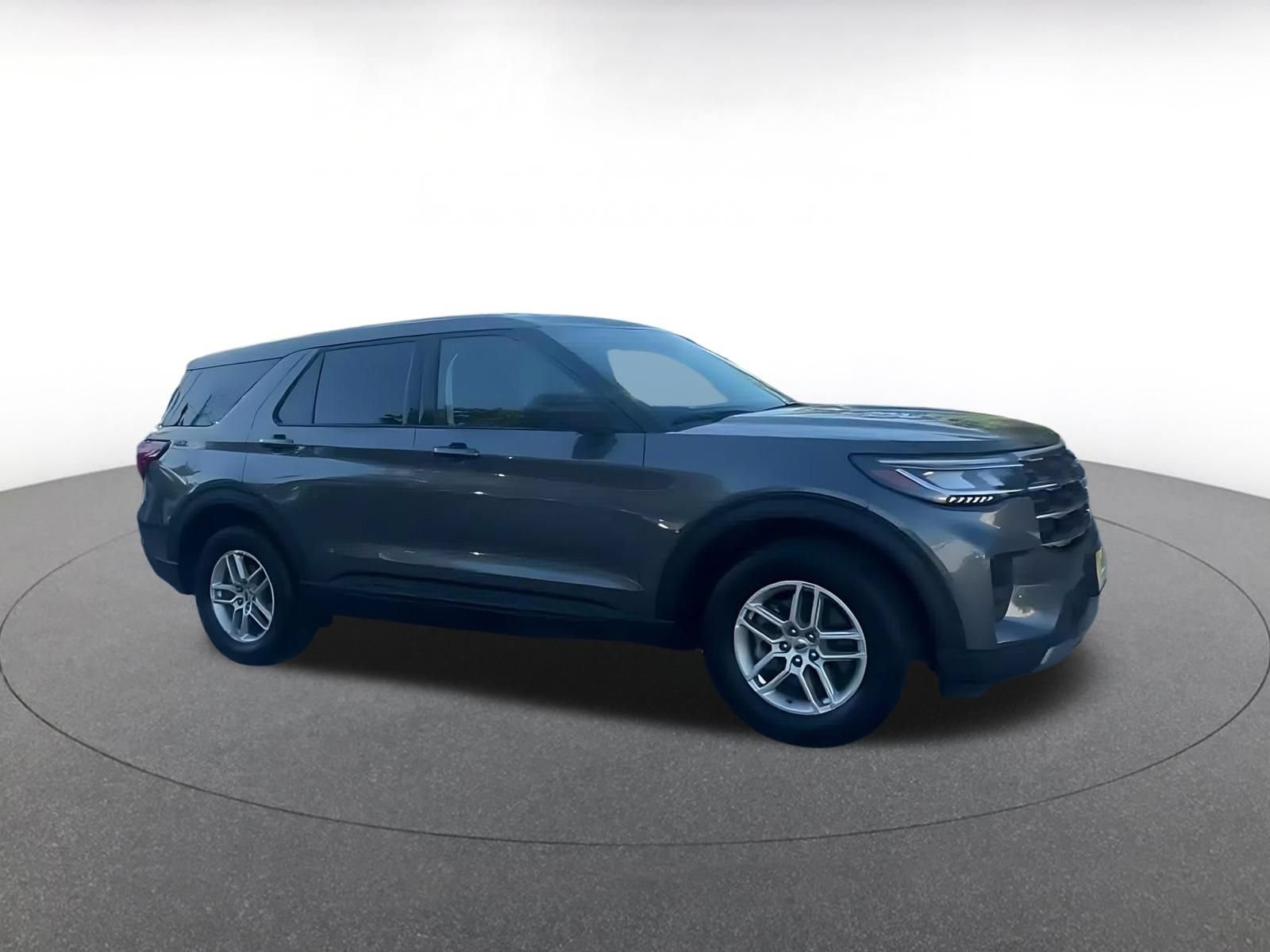 Used 2026 Ford Explorer Active AWD/4WD image 2